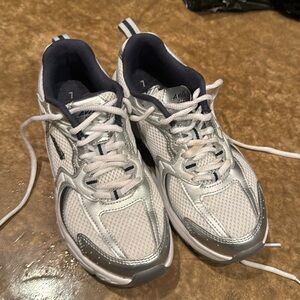 Avia sneakers size 7